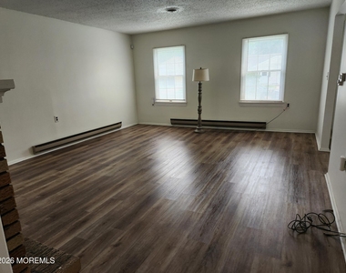 206 Yorktowne Drive - Photo Thumbnail 3