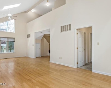 102 Demmy Avenue - Photo Thumbnail 12