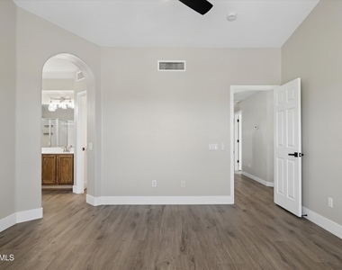 4224 E Maya Way - Photo Thumbnail 20