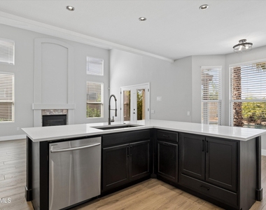 4224 E Maya Way - Photo Thumbnail 11
