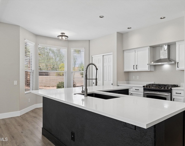 4224 E Maya Way - Photo Thumbnail 12