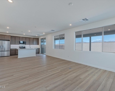 11586 N Fredericksburg Street - Photo Thumbnail 5