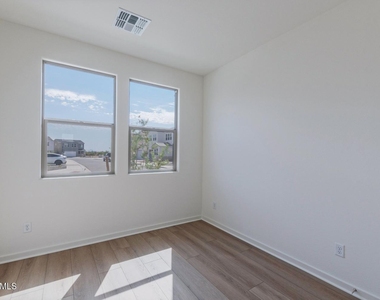 11586 N Fredericksburg Street - Photo Thumbnail 2