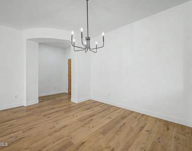 706 E Las Colinas Place - Photo Thumbnail 3
