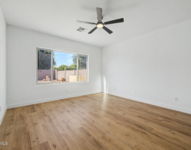 706 E Las Colinas Place - Photo Thumbnail 15