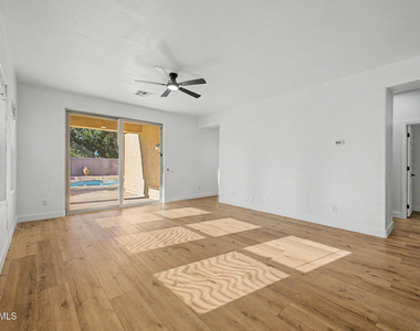 706 E Las Colinas Place - Photo Thumbnail 8