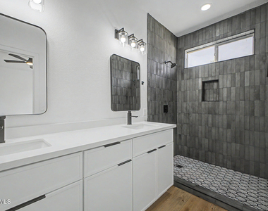 706 E Las Colinas Place - Photo Thumbnail 16