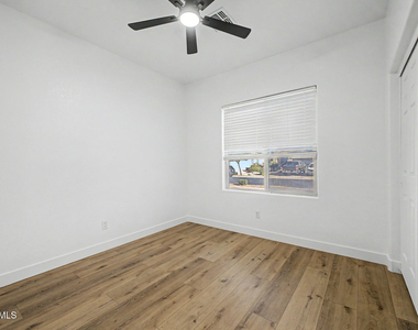 706 E Las Colinas Place - Photo Thumbnail 12