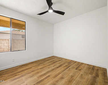 921 S Val Vista Drive - Photo Thumbnail 17