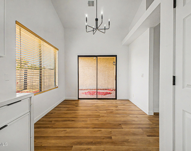 921 S Val Vista Drive - Photo Thumbnail 4