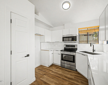 921 S Val Vista Drive - Photo Thumbnail 5
