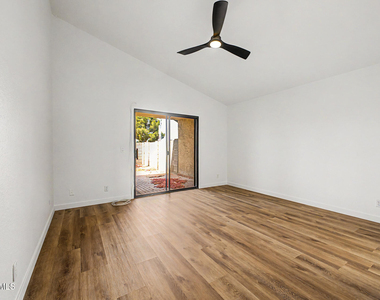 921 S Val Vista Drive - Photo Thumbnail 10
