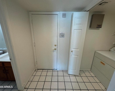 4053 E Woodland Drive - Photo Thumbnail 14