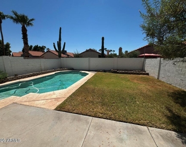 4053 E Woodland Drive - Photo Thumbnail 1