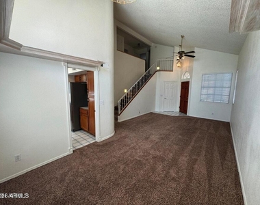 4053 E Woodland Drive - Photo Thumbnail 6