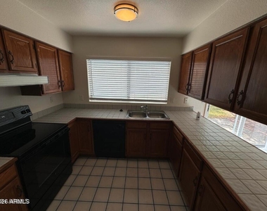 4053 E Woodland Drive - Photo Thumbnail 7