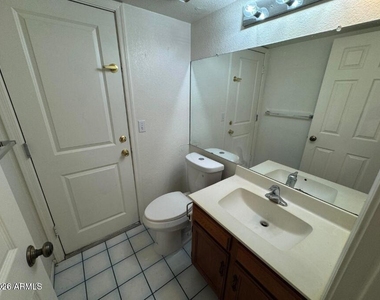 4053 E Woodland Drive - Photo Thumbnail 15