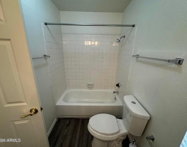 4053 E Woodland Drive - Photo Thumbnail 24