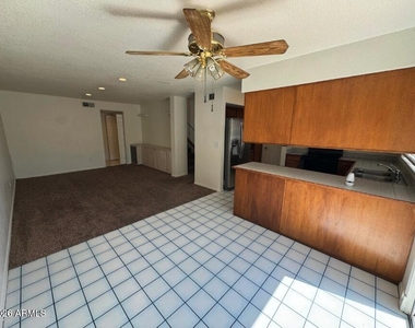 4053 E Woodland Drive - Photo Thumbnail 10