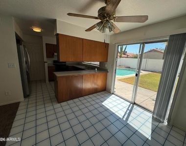 4053 E Woodland Drive - Photo Thumbnail 11