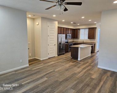 2090 S Dorsey Lane - Photo Thumbnail 7