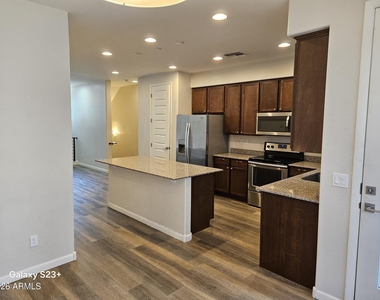 2090 S Dorsey Lane - Photo Thumbnail 13