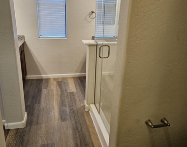 2090 S Dorsey Lane - Photo Thumbnail 32