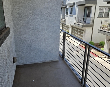 2090 S Dorsey Lane - Photo Thumbnail 12