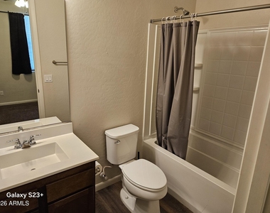 2090 S Dorsey Lane - Photo Thumbnail 3