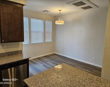 2090 S Dorsey Lane - Photo Thumbnail 10