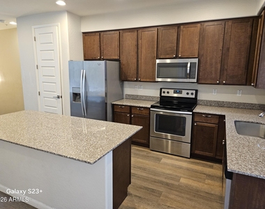 2090 S Dorsey Lane - Photo Thumbnail 8