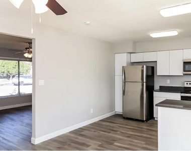 3713 W Evans Drive - Photo Thumbnail 4