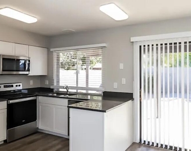 3713 W Evans Drive - Photo Thumbnail 7