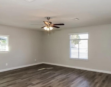 3713 W Evans Drive - Photo Thumbnail 9