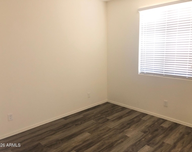 4214 W Winston Drive - Photo Thumbnail 11