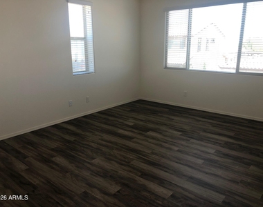 4214 W Winston Drive - Photo Thumbnail 10