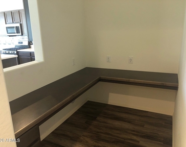 4214 W Winston Drive - Photo Thumbnail 8