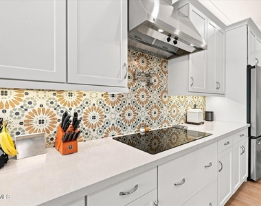 1118 E Paseo Way - Photo Thumbnail 21