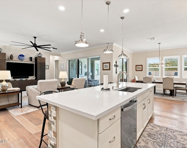 1118 E Paseo Way - Photo Thumbnail 18