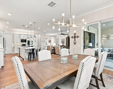 1118 E Paseo Way - Photo Thumbnail 12