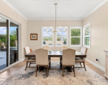 1118 E Paseo Way - Photo Thumbnail 11