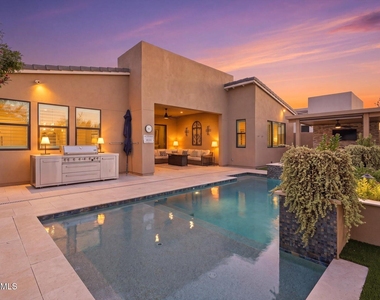 1118 E Paseo Way - Photo Thumbnail 48