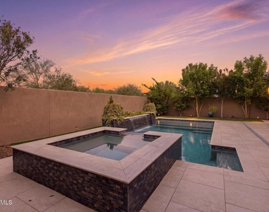 1118 E Paseo Way - Photo Thumbnail 52