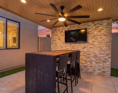 1118 E Paseo Way - Photo Thumbnail 53