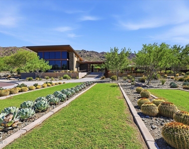 1118 E Paseo Way - Photo Thumbnail 70