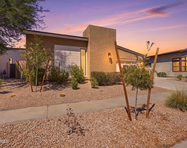 1118 E Paseo Way - Photo Thumbnail 1