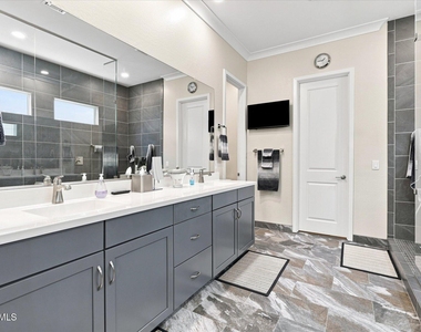 1118 E Paseo Way - Photo Thumbnail 27