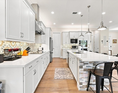 1118 E Paseo Way - Photo Thumbnail 14