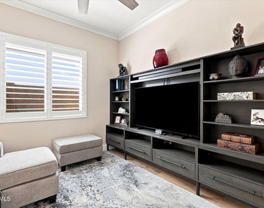 1118 E Paseo Way - Photo Thumbnail 38