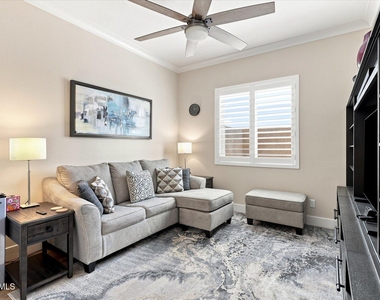 1118 E Paseo Way - Photo Thumbnail 37
